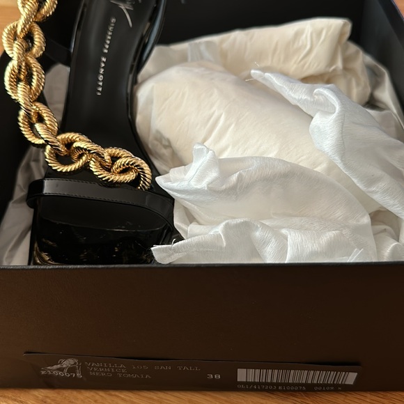 Jeweled high heel shoes - Picture 3 of 3